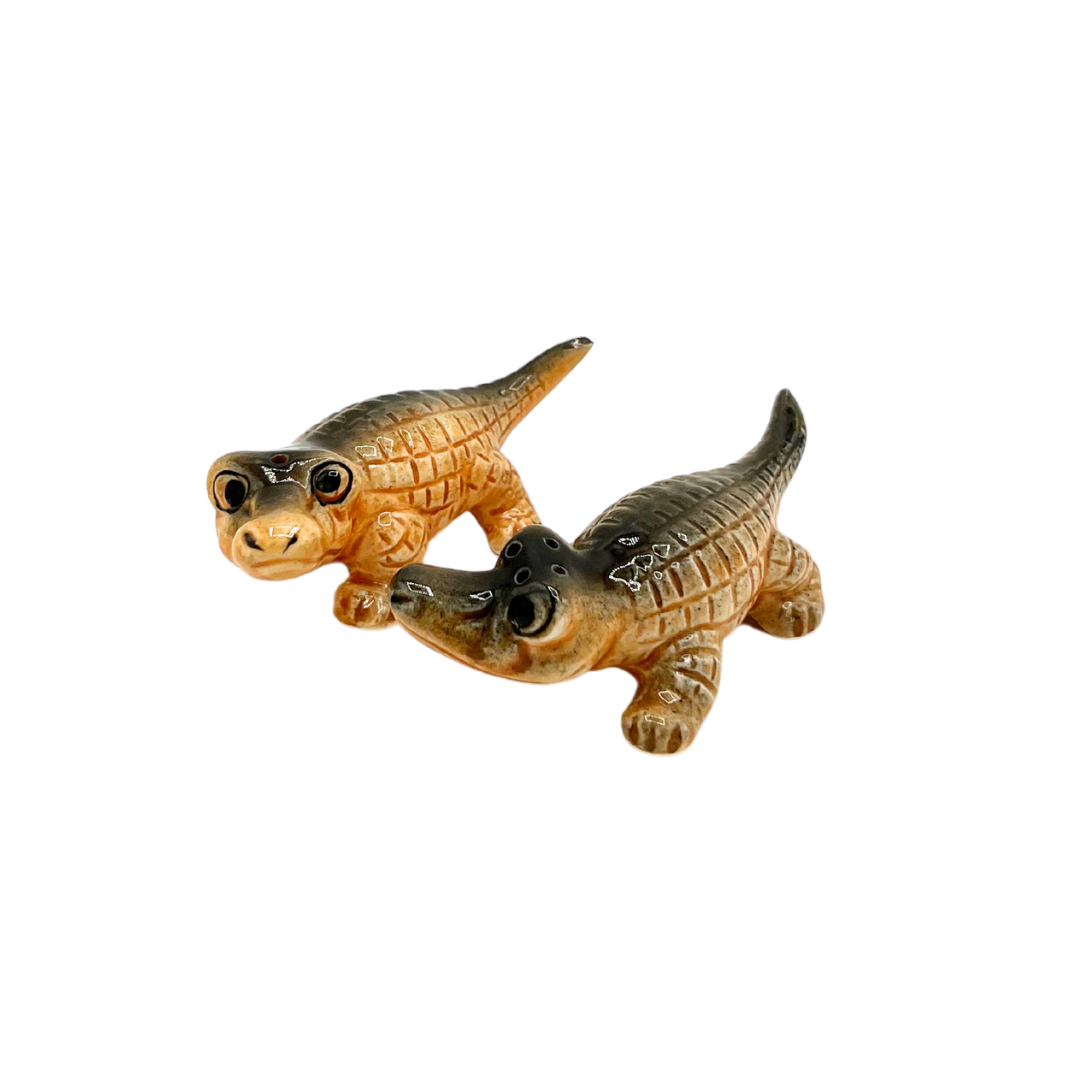 vintage alligator salt and pepper shakers