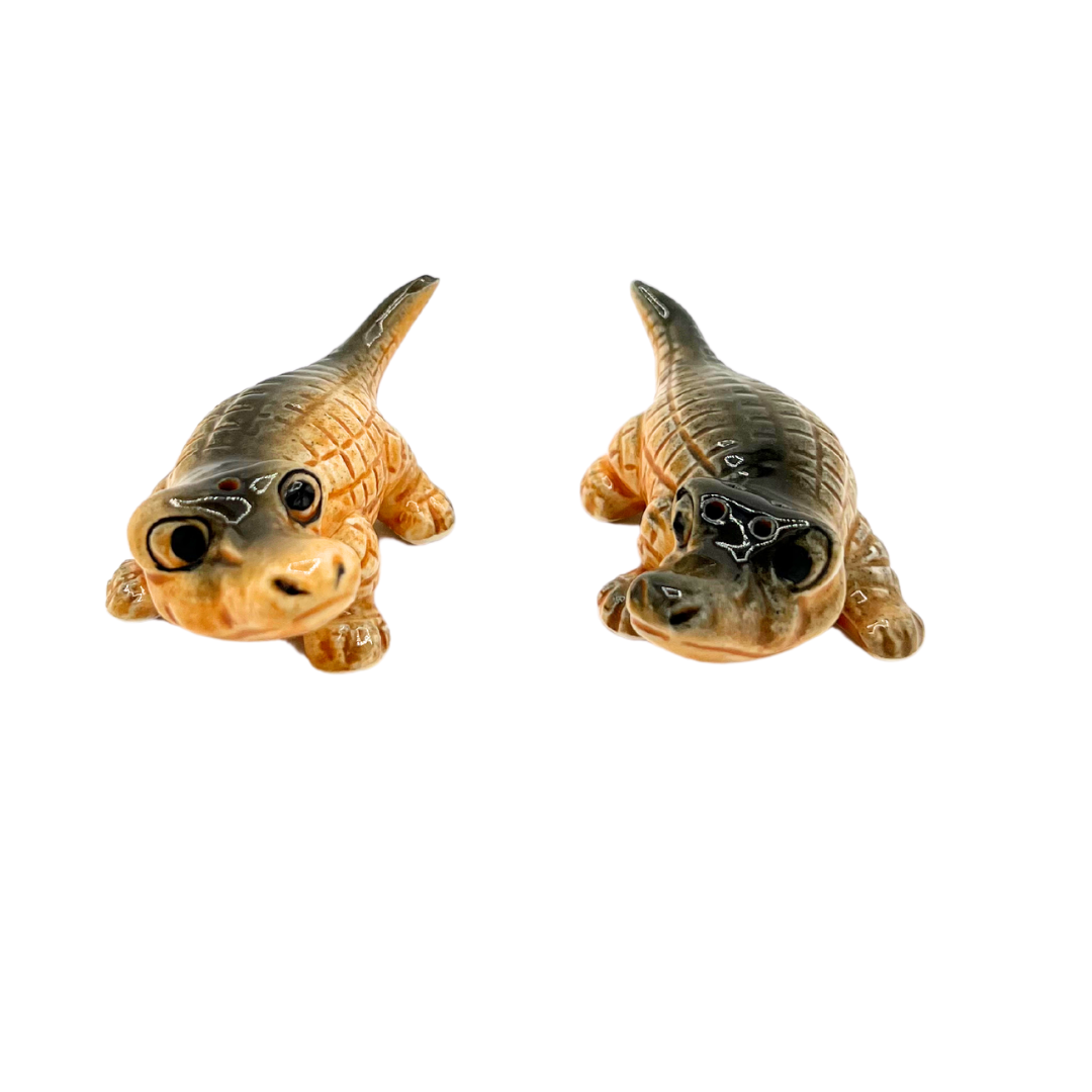 vintage alligator salt and pepper shakers